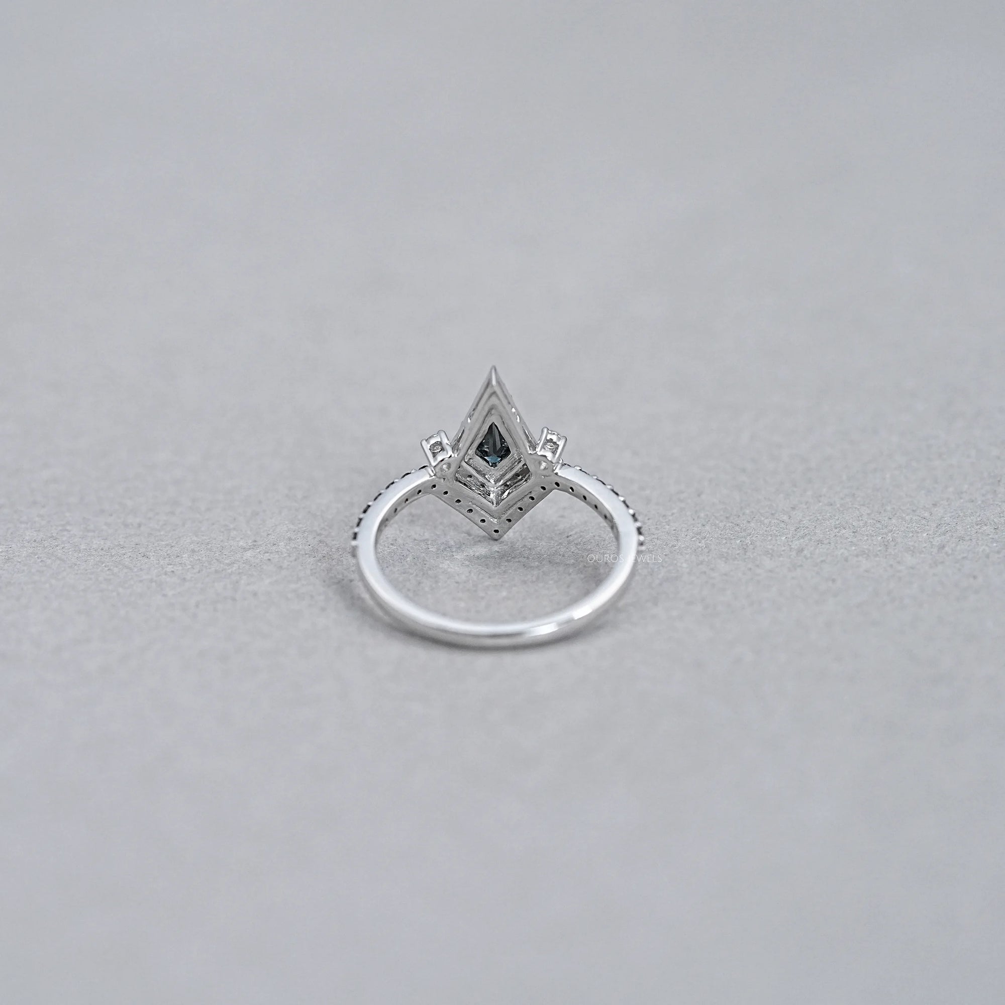 Black kite Cut Halo Curved Wedding Ring Rings