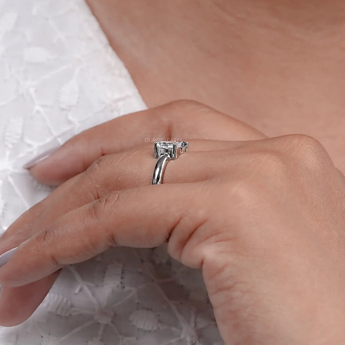 Emerald Toi Et Moi Ring With Two Stone 
