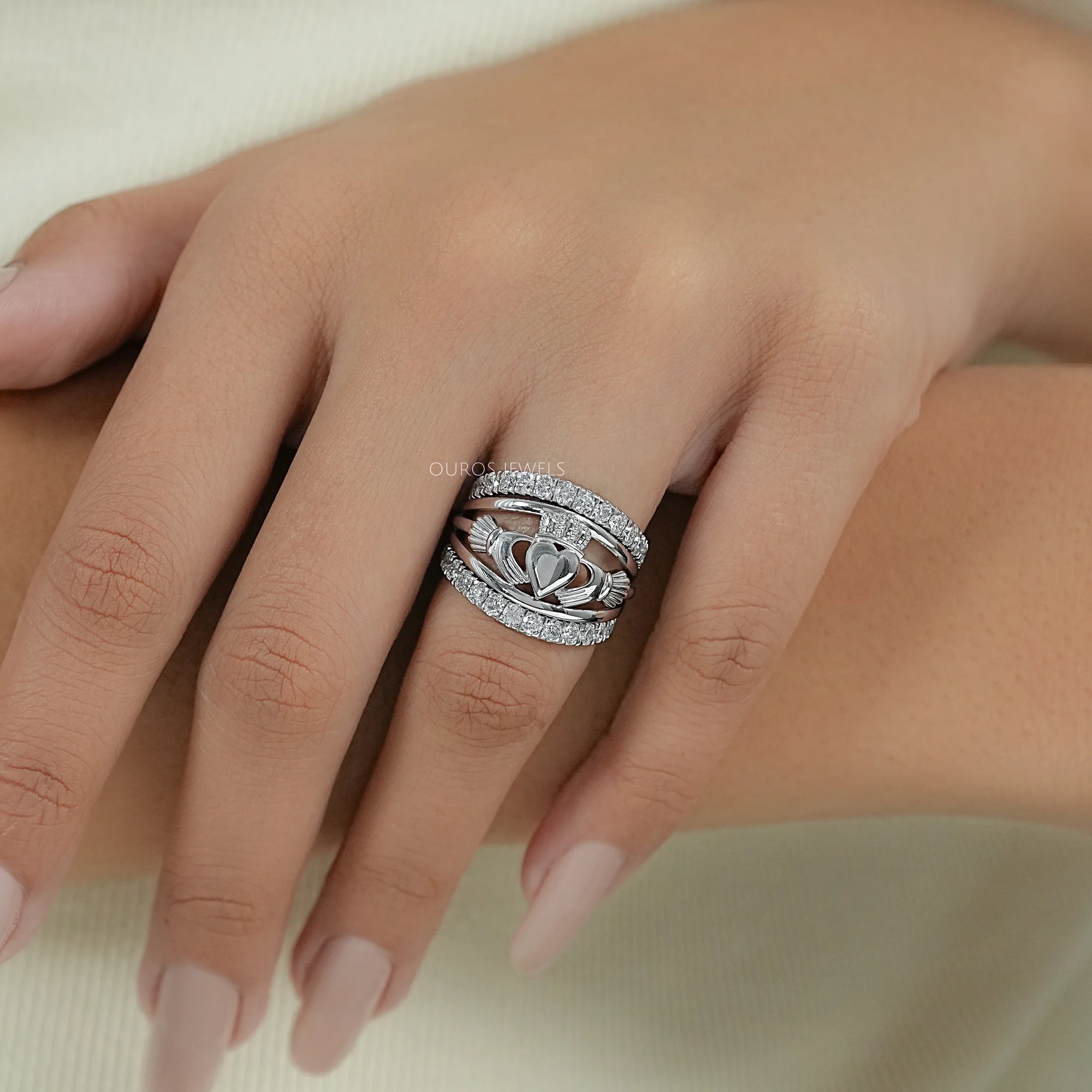 Heart Shape Crown Hands Lab Diamond Ring Set Ring