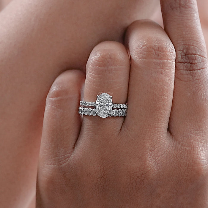 Lab Grown Diamond Bridal Set With Oval Cut 