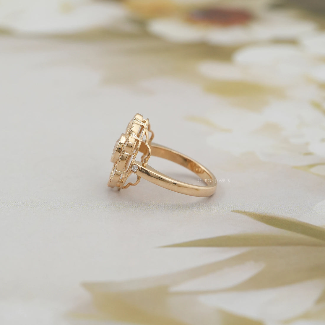 Vintage Old Cut Round Flower Style Ring Ring