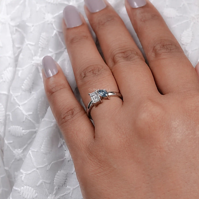 Emerald Toi Et Moi Ring With Two Stone 