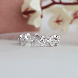 round diamond clover band 