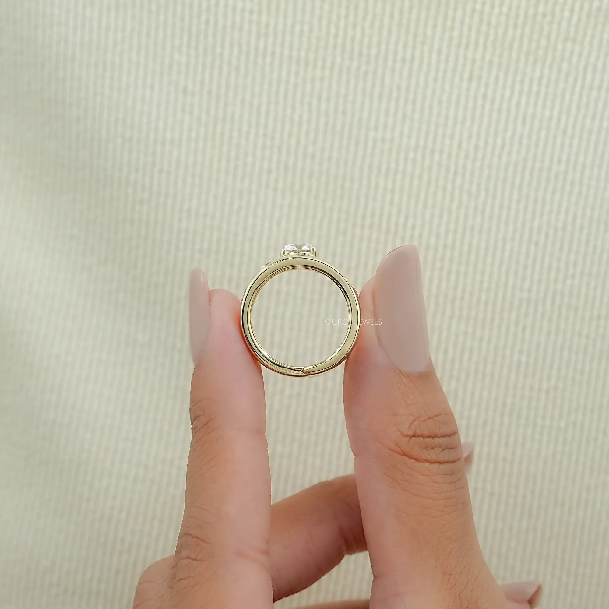 Round Lab Diamond Spiral Wedding Band Rings