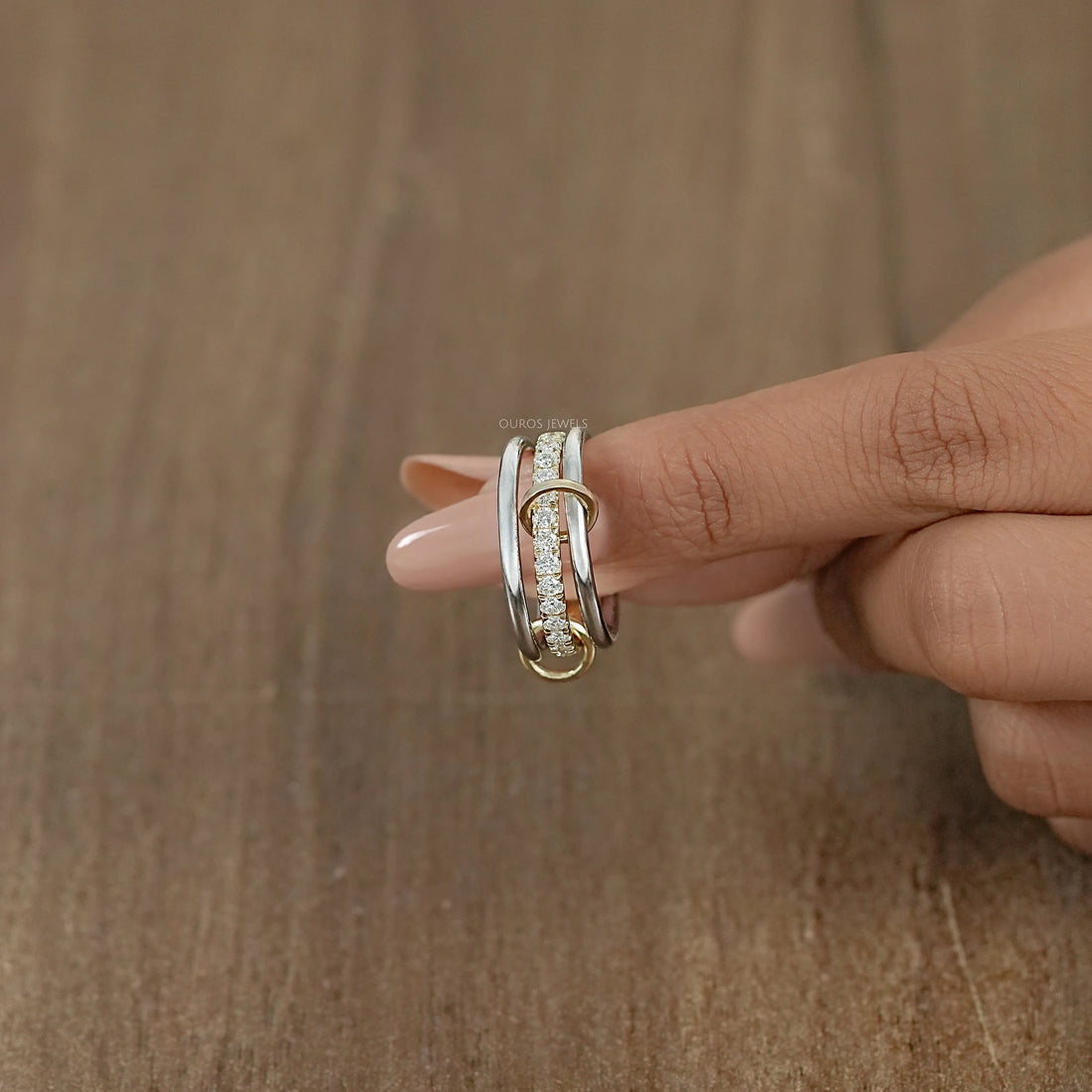 Interlink Round Lab Diamond Band Ring