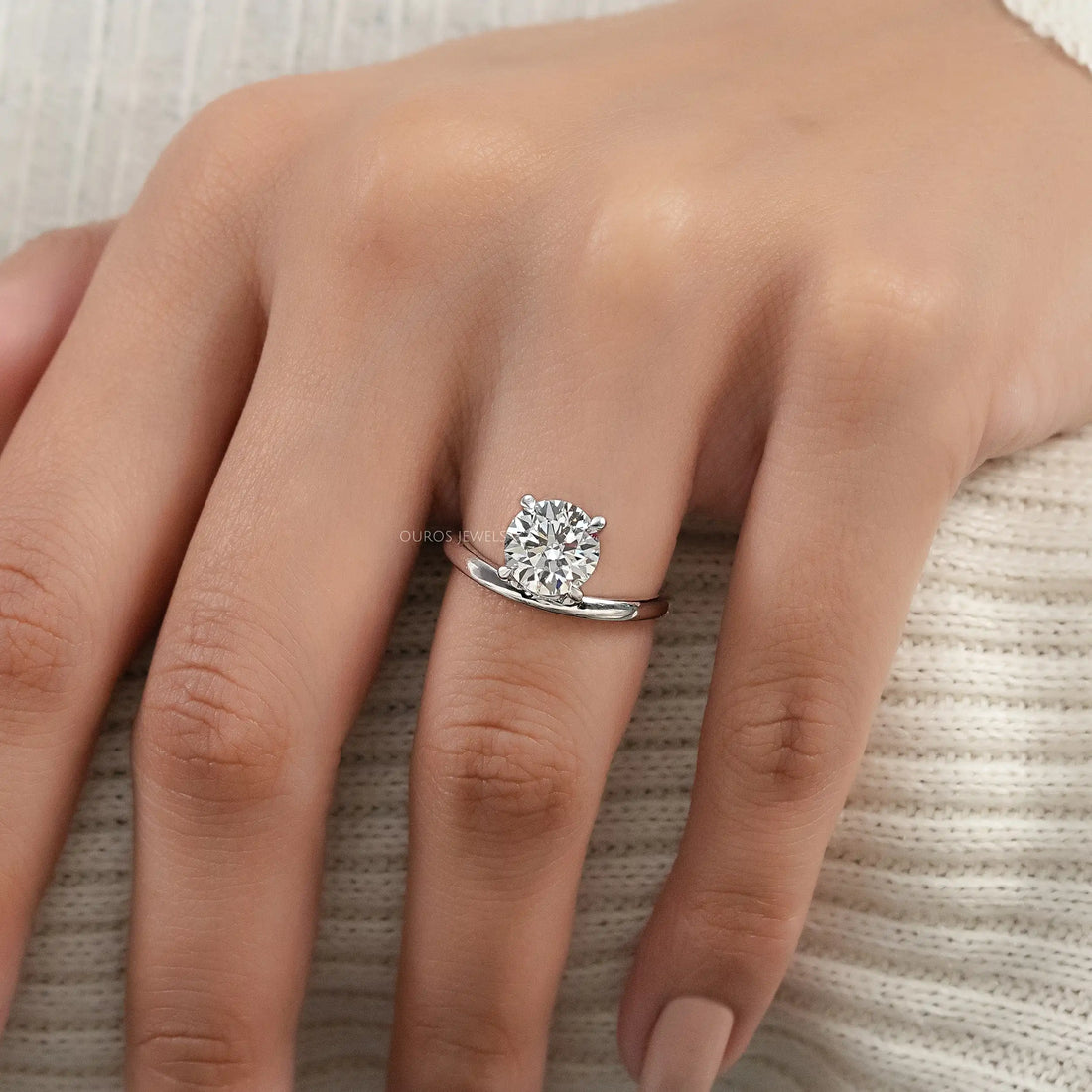 Round Cut Solitaire Wave Diamond Ring Ring