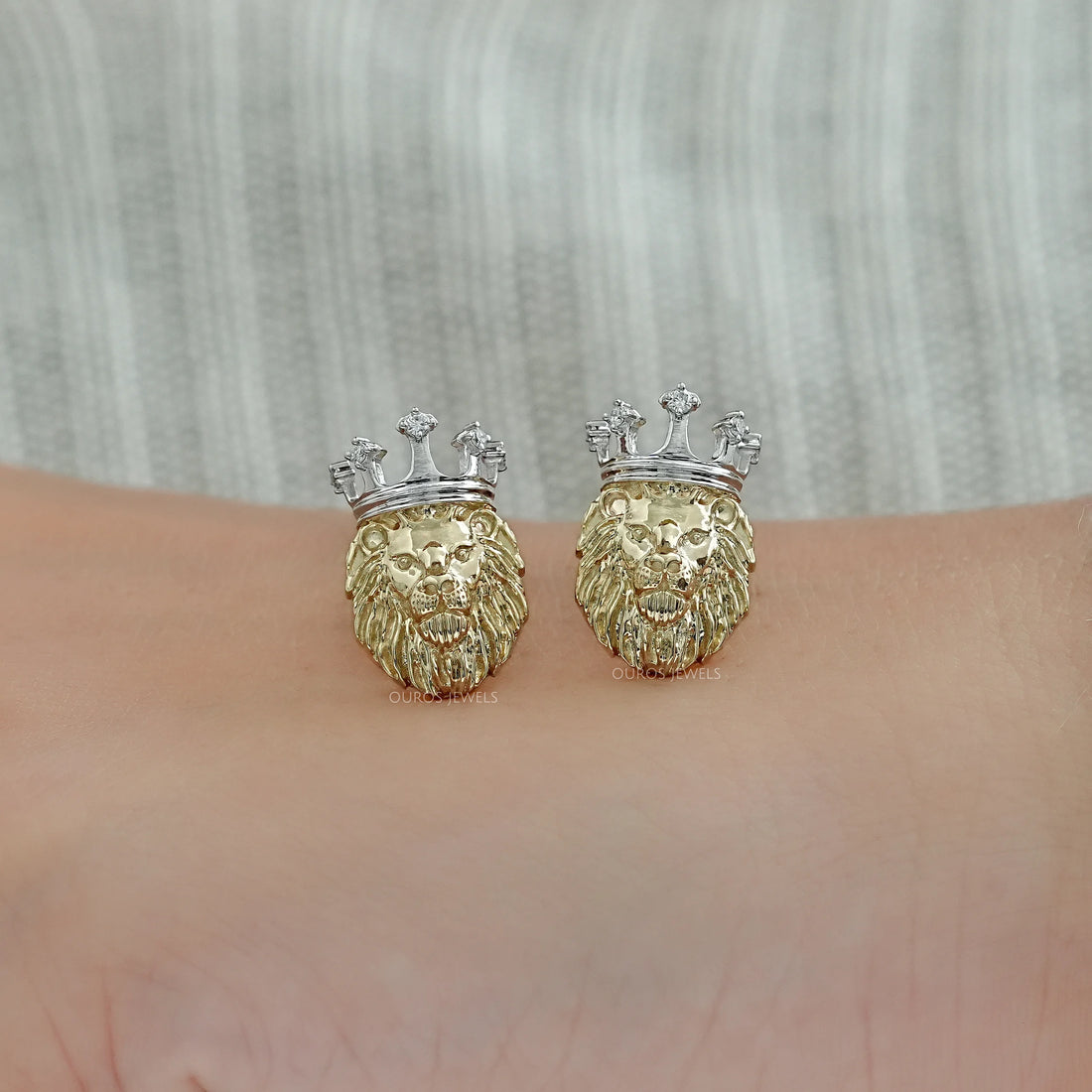 Lion King Shape Round Diamond Stud Earrings Earring
