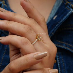 [A Women wearing Semi Mount Oval Shape Engagement Ring]-[Ouros Jewels]