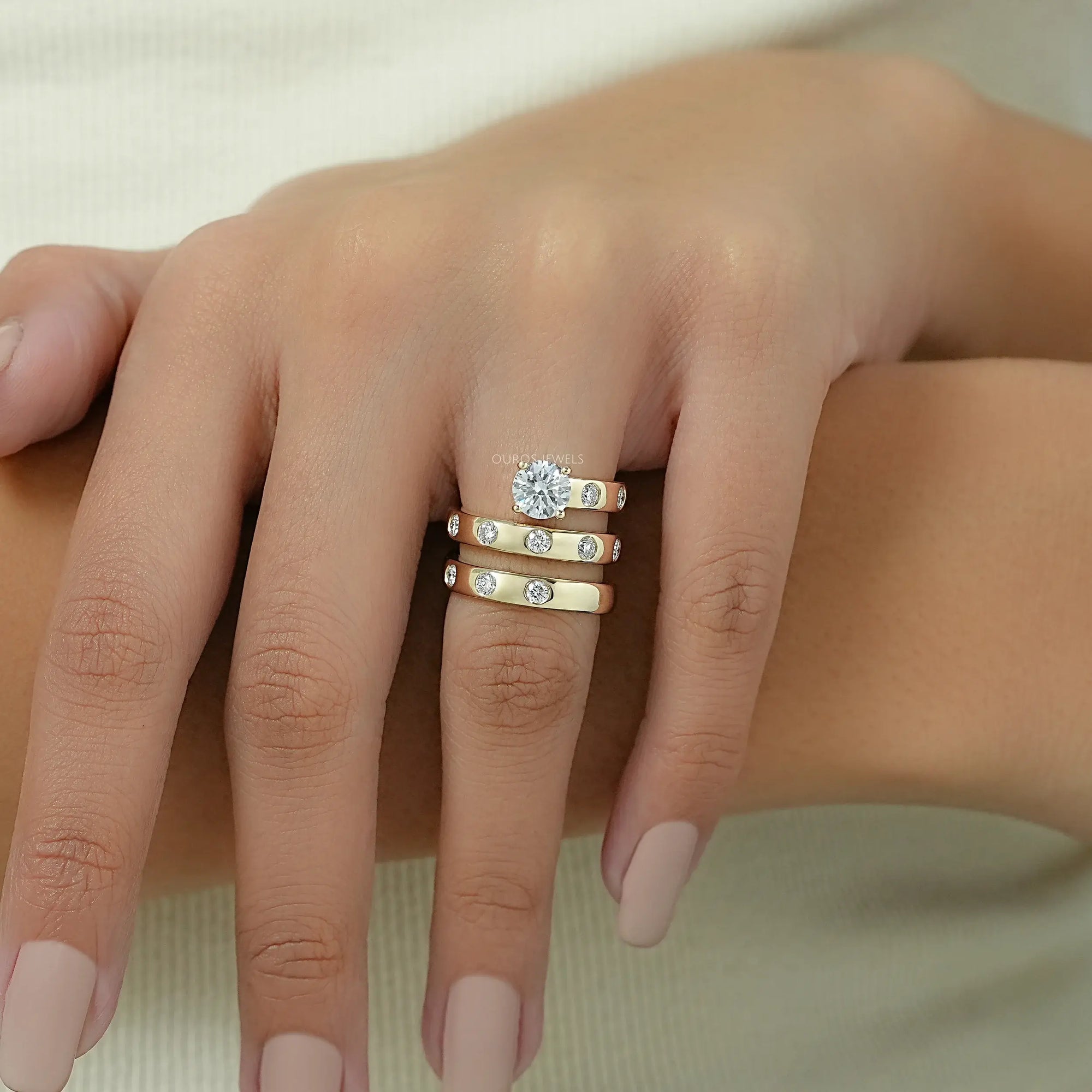 Round Lab Diamond Spiral Wedding Band Rings