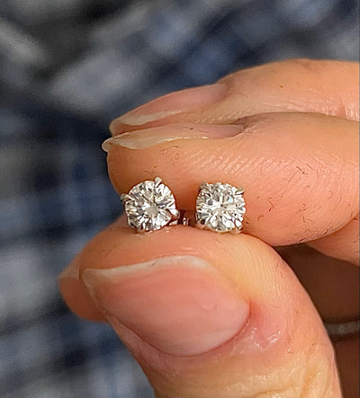 round diamond stud earrings