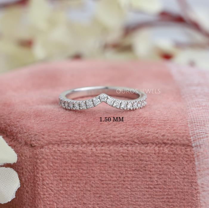 Round Diamond Wedding Rings In Curved V Shape