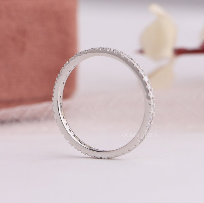 white gold round  diamond wedding band