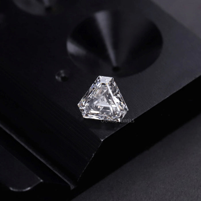 Calf's Head Shape Diamond In 0.55 Carat 