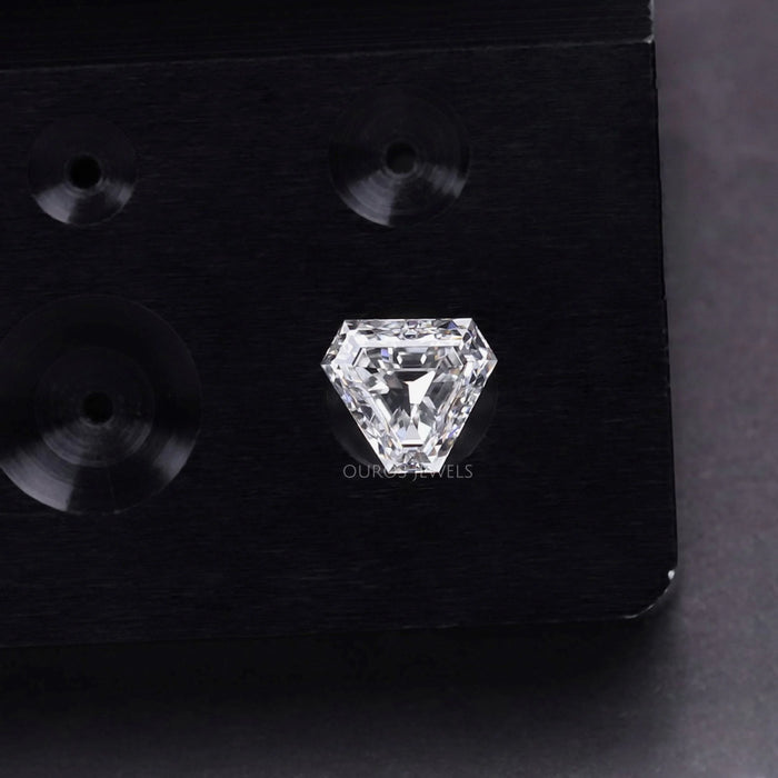 Calf's Head Shape Diamond In 0.55 Carat 