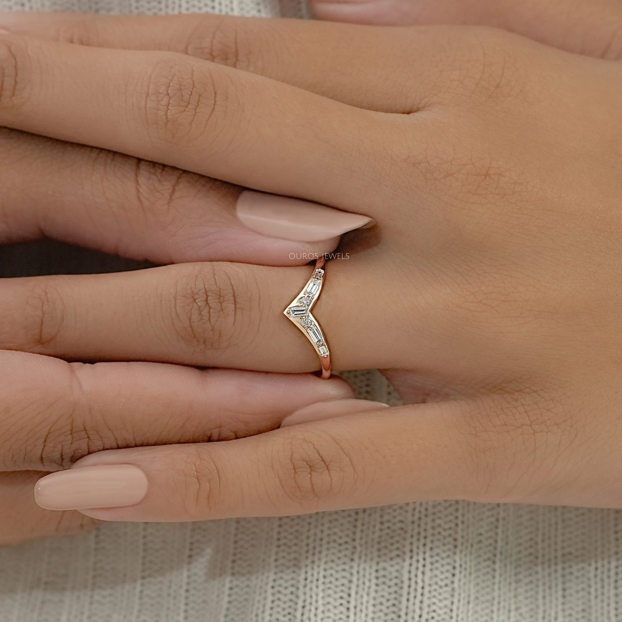 Tappered Baguette And Round Diamond Curved Band
