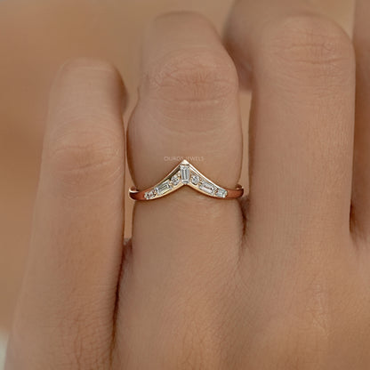 Tappered Baguette And Round Diamond Curved Band