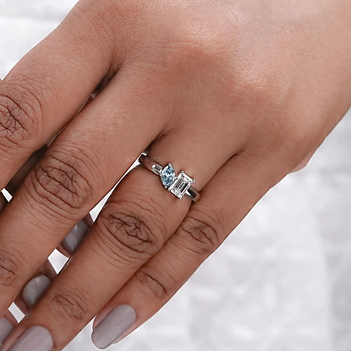 Emerald Toi Et Moi Ring With Two Stone 