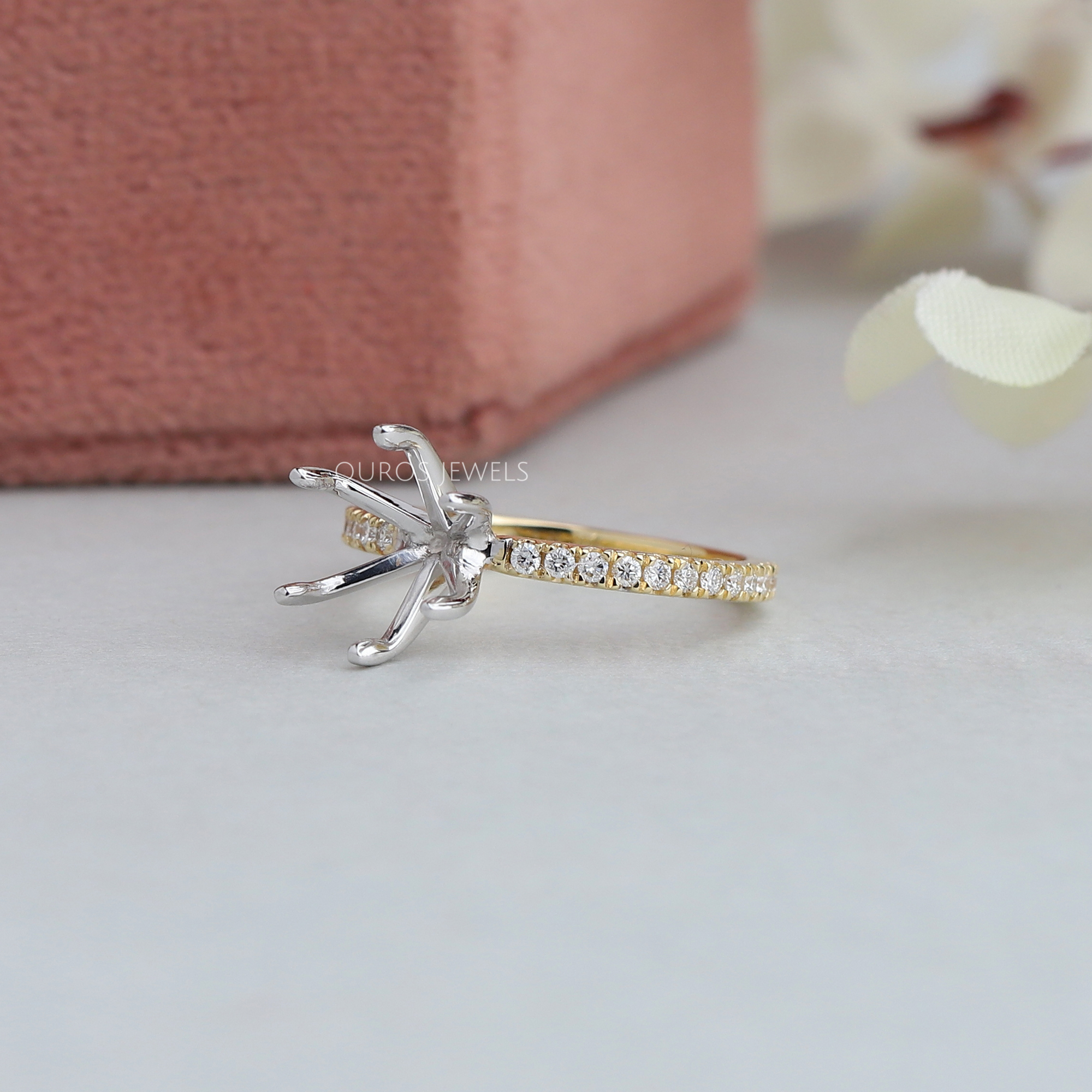 Round Shape Semi Mount Engagement Ring Ring